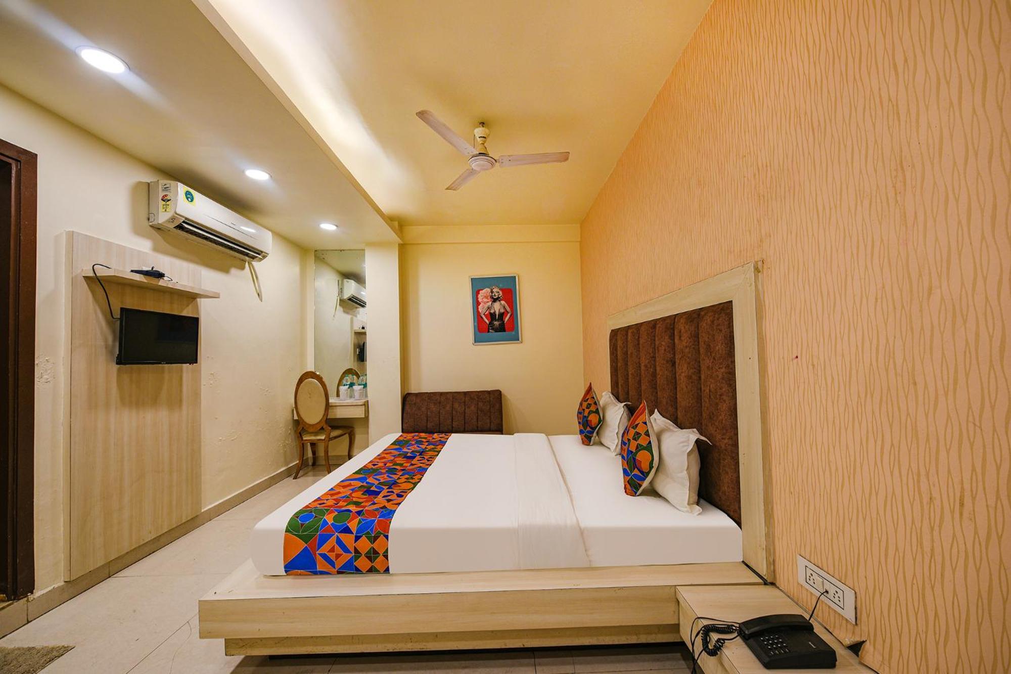 Hotel OYO 90662 Heaven Seven Neu-Delhi Exterior foto